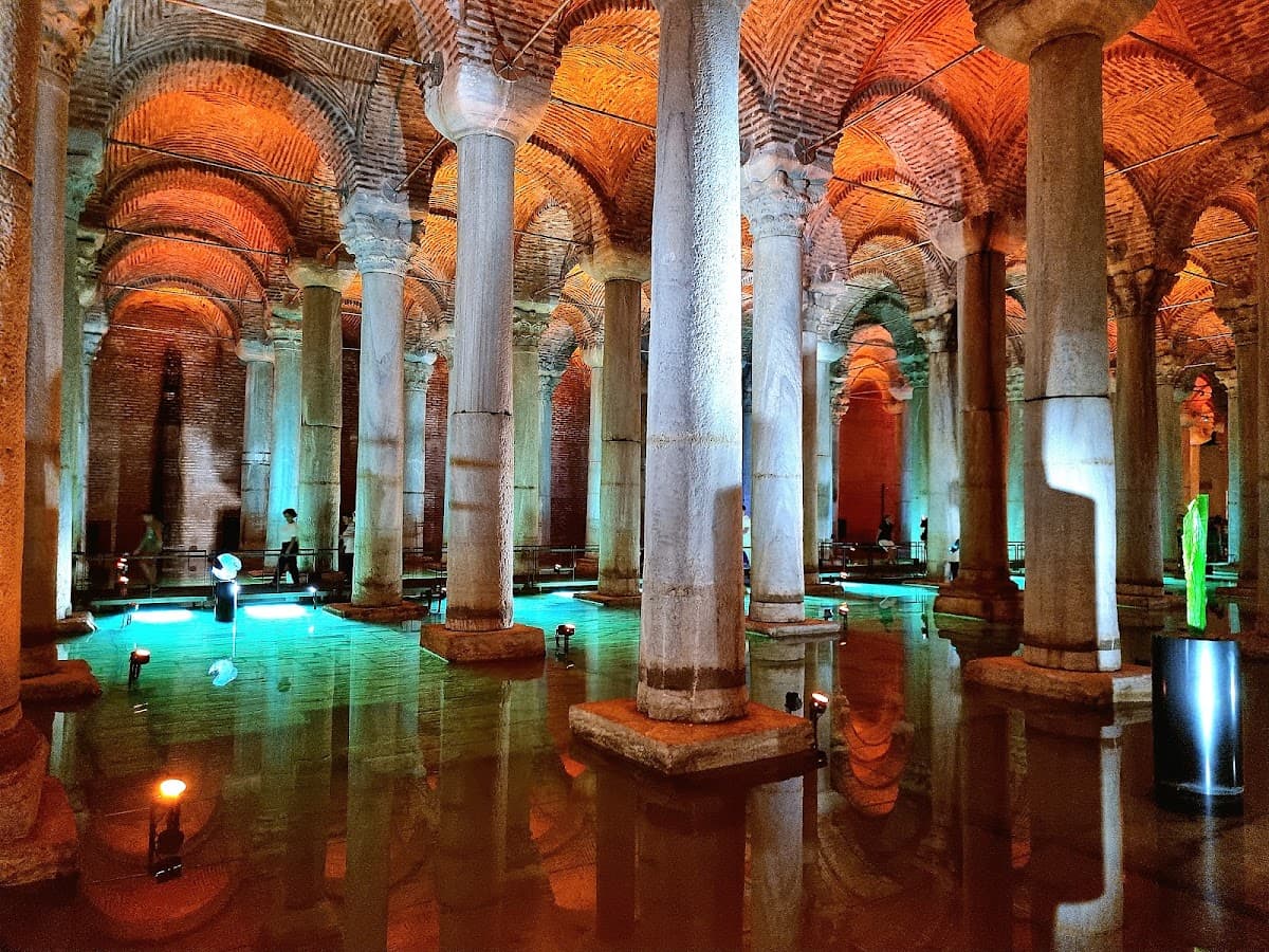 Istanbul Old City Tour: Hagia Sophia, Blue Mosque & Grand Bazaar
